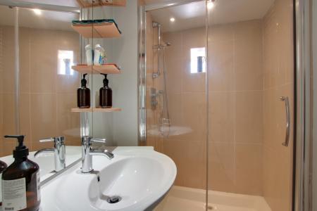 GROUND FLOOR SHOWER ROOM