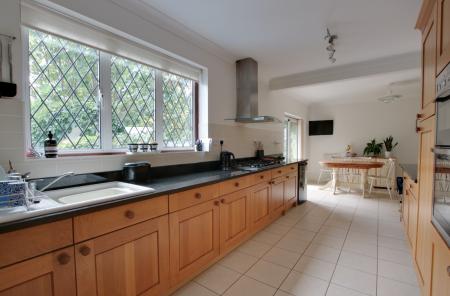 KITCHEN BREAKFAST ROOM