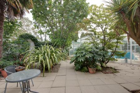 COURTYARD GARDEN