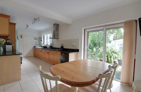 KITCHEN BREAKFAST ROOM