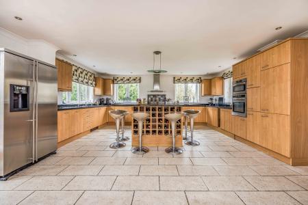 KITCHEN/BREAKFAST ROOM