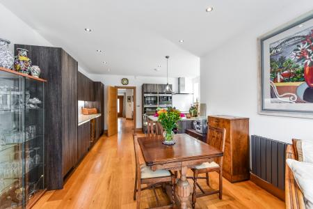 KITCHEN/DINING ROOM