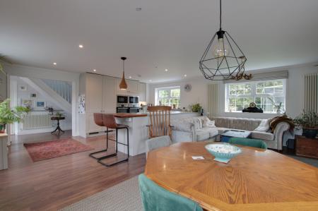 KITCHEN DINING AREA