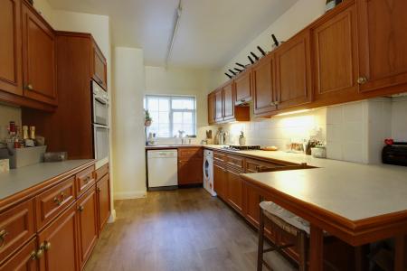 KITCHEN/BREAKFAST ROOM