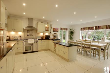 KITCHEN DINING ROOM