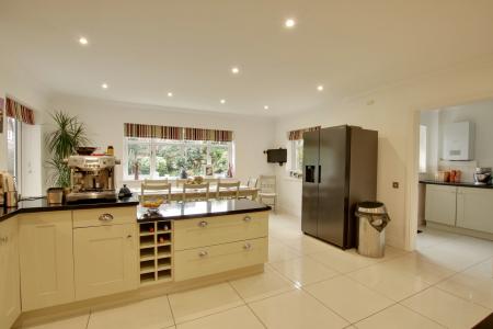 KITCHEN DINING ROOM