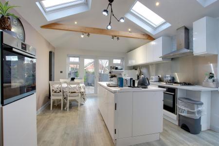 KITCHEN/BREAKFAST ROOM