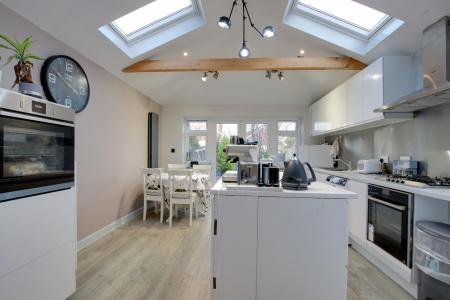 KITCHEN/BREAKFAST ROOM