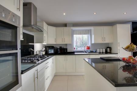 KITCHEN BREAKFAST ROOM