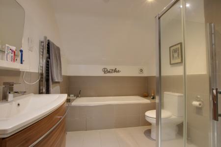 EN SUITE TO BEDROOM ONE