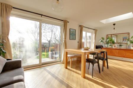 DINING/FAMILY ROOM