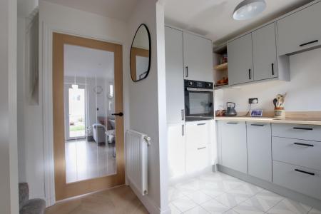 ENTRANCE HALL/KITCHEN