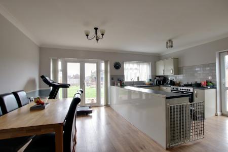 KITCHEN DINING ROOM
