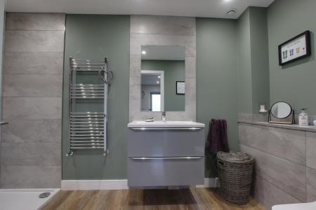 SHOWER ROOM