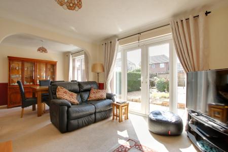 LOUNGE DINING ROOM