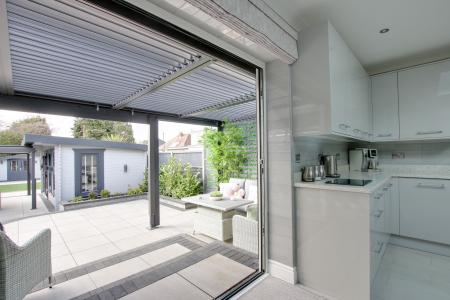 BI-FOLD ONTO PATIO