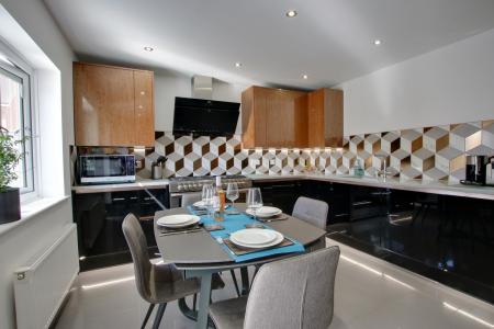 KITCHEN DINER