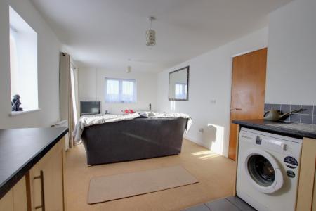 KITCHEN/LIVING ROOM