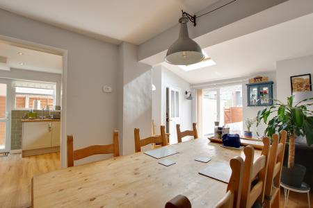 DINING / FAMILY ROOM