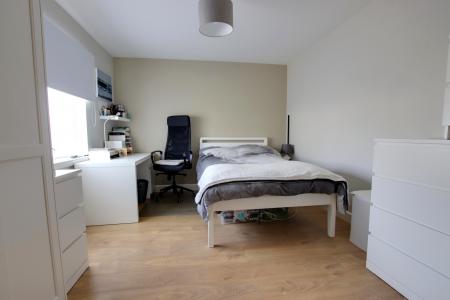 LOUNGE (USED AS A BEDROOM)