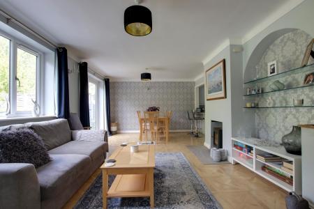 DINING/FAMILY AREA
