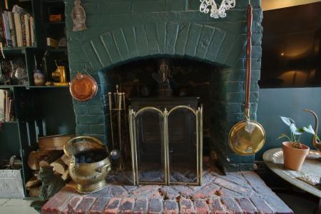 FIREPLACE IN SITTING ROOM