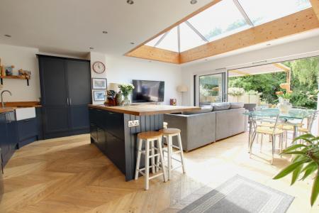 KITCHEN/DINER/FAMILY ROOM