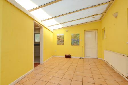 SIDE LOBBY