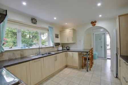 KITCHEN BREAKFAST ROOM