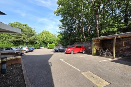 COMMUNAL PARKING