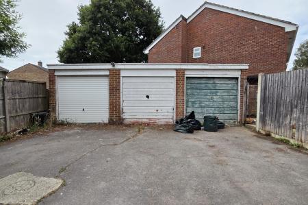 GARAGE/PARKING (MIDDLE GARAGE)