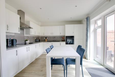 KITCHEN DINER