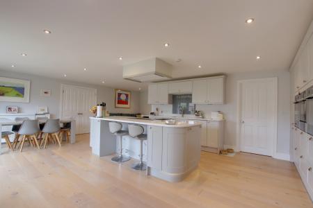 KITCHEN/DINER/FAMILY ROOM