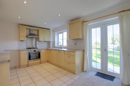 KITCHEN/BREAKFAST ROOM