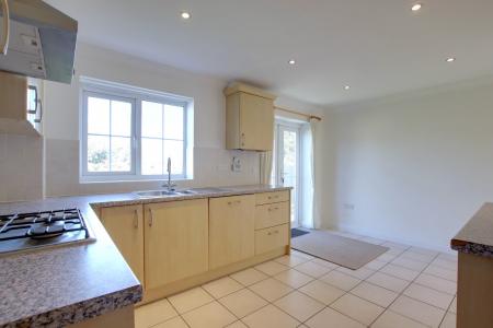 KITCHEN/BREAKFAST ROOM