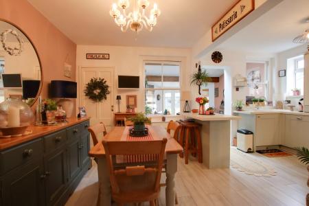 KITCHEN DINER