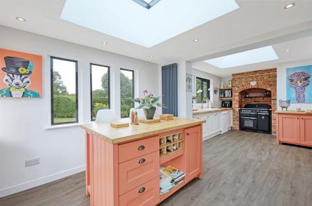 Kitchen 2.jpg