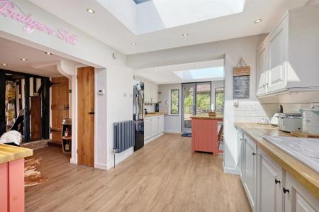 Kitchen 4.jpg