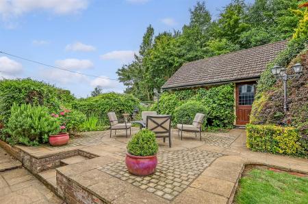 Patio 1.jpg