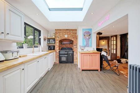 Kitchen 1.jpg