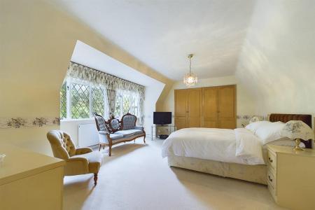 Bedroom Main .jpg