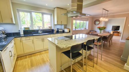 Kitchen/Breakfast Room