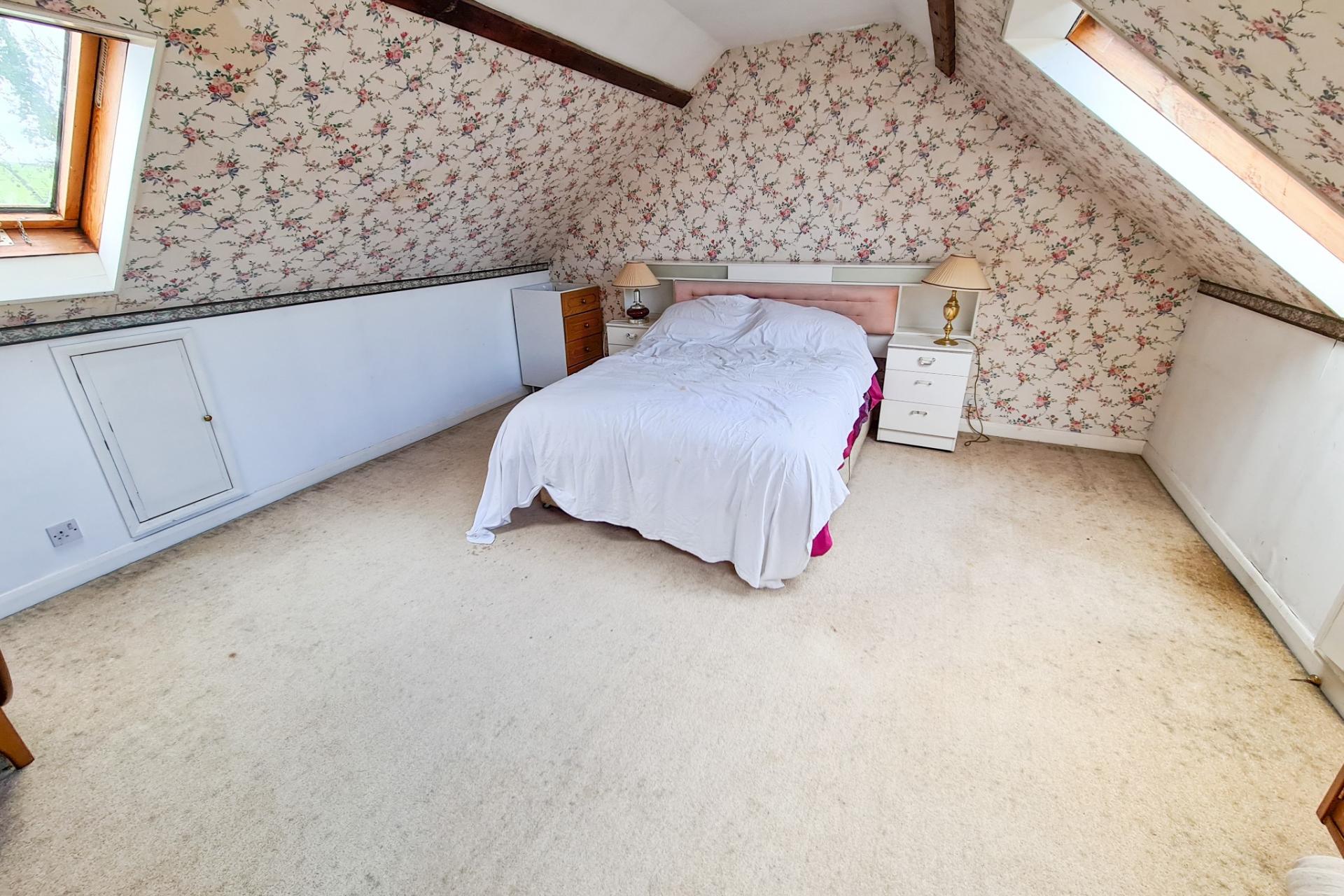 3 bedroom SemiDetached Bungalow for sale in Wraysbury