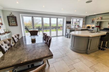 Dining Area & Kitchen