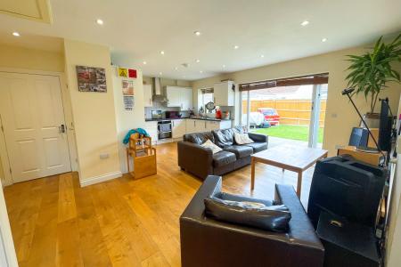 Open plan kitchen/living room