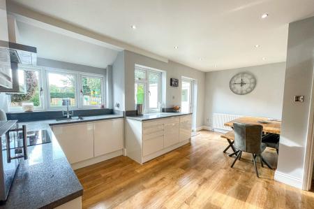 Kitchen/Dining area