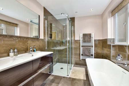 Master 5-Piece Ensuite