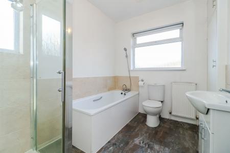 Family 4-Piece Bathroom