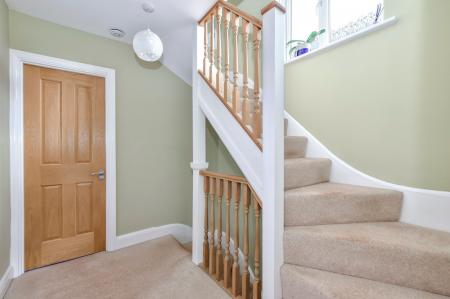 FIRST FLOOR LANDING
