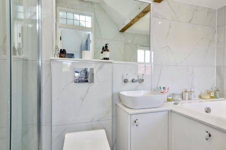 4-Piece En Suite to Master